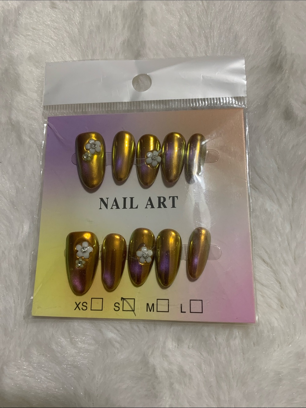 Gold Press-On Nail Set with Floral Accents - Nail Art
